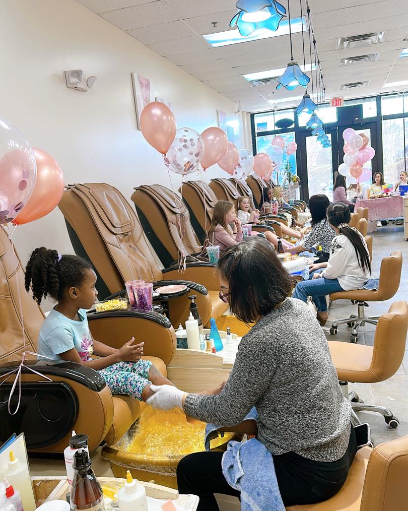 Luxury Nail Bar salon